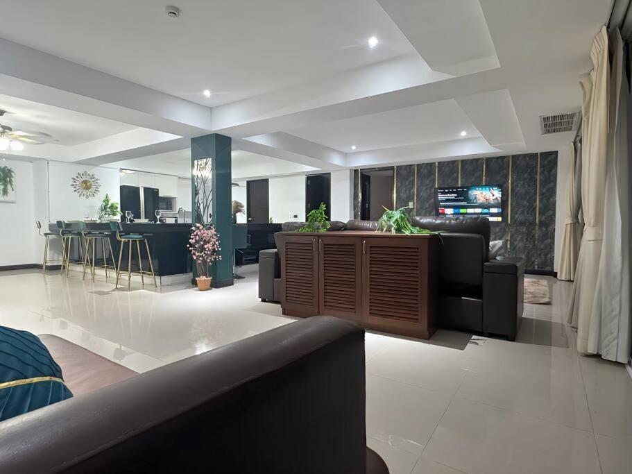 4 Bed Penthouse With 3 Terraces *